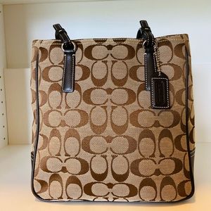 AUTHENTIC COACH SHOULDER BAG